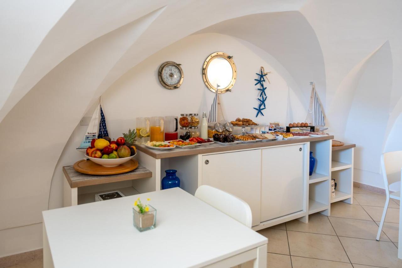 Palazzo Vergine - By Inside Salento Галиполи Екстериор снимка
