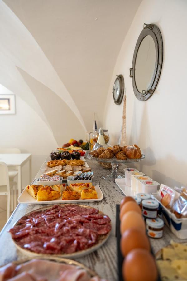 Palazzo Vergine - By Inside Salento Галиполи Екстериор снимка