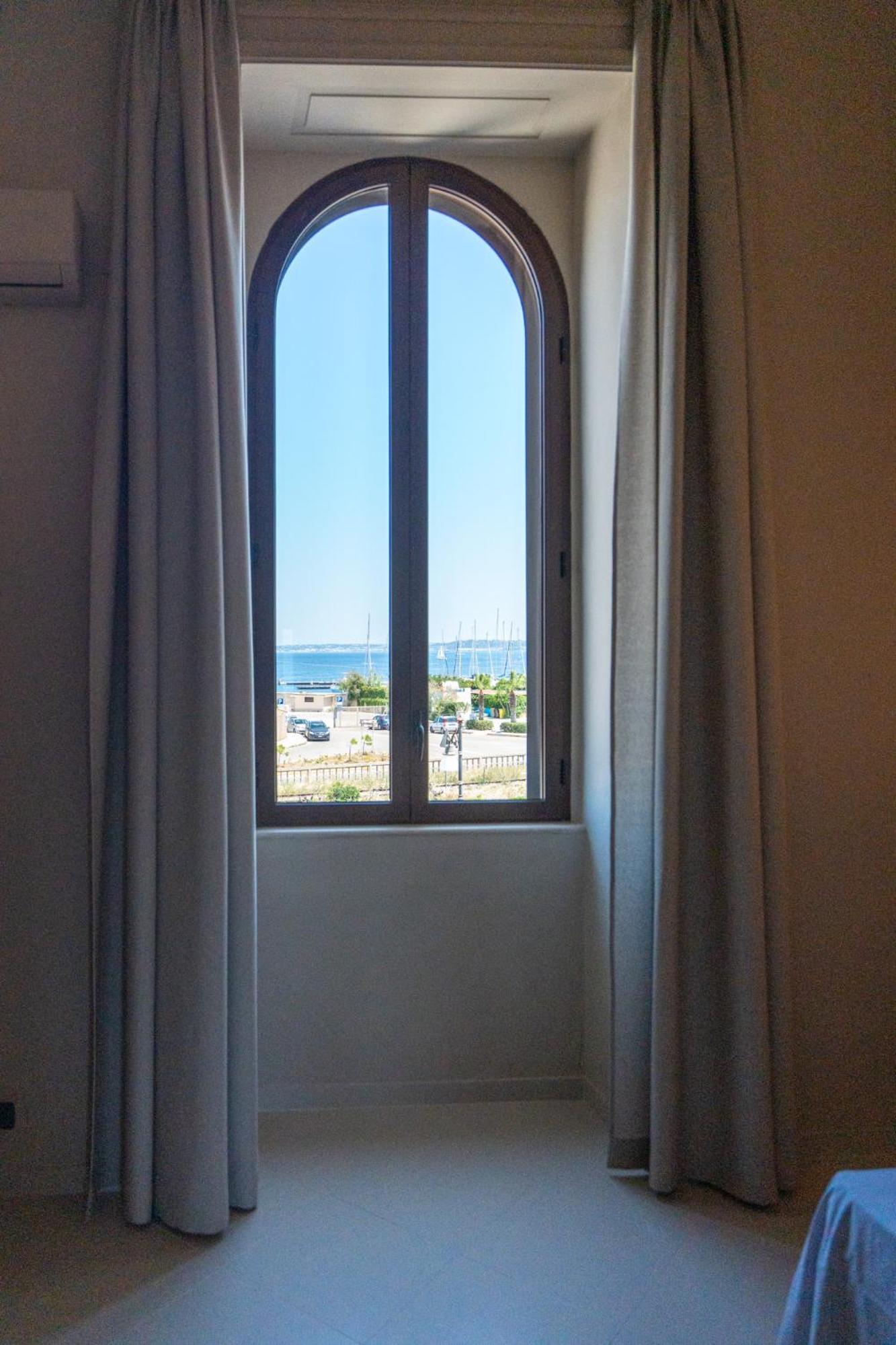 Palazzo Vergine - By Inside Salento Галиполи Екстериор снимка